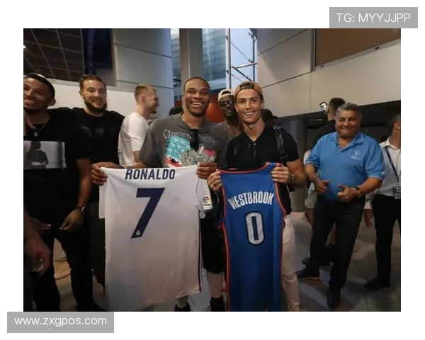 与足球明星合影的那些瞬间你知道他们的名字吗