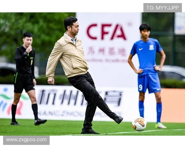 中国足球明星陆的崛起与挑战：从青训到职业生涯的奋斗历程