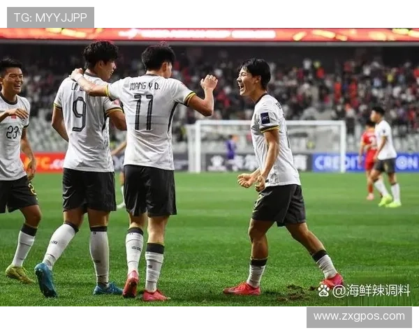 足球明星们的强力射门瞬间展现了他们的技巧与激情让球迷热血沸腾